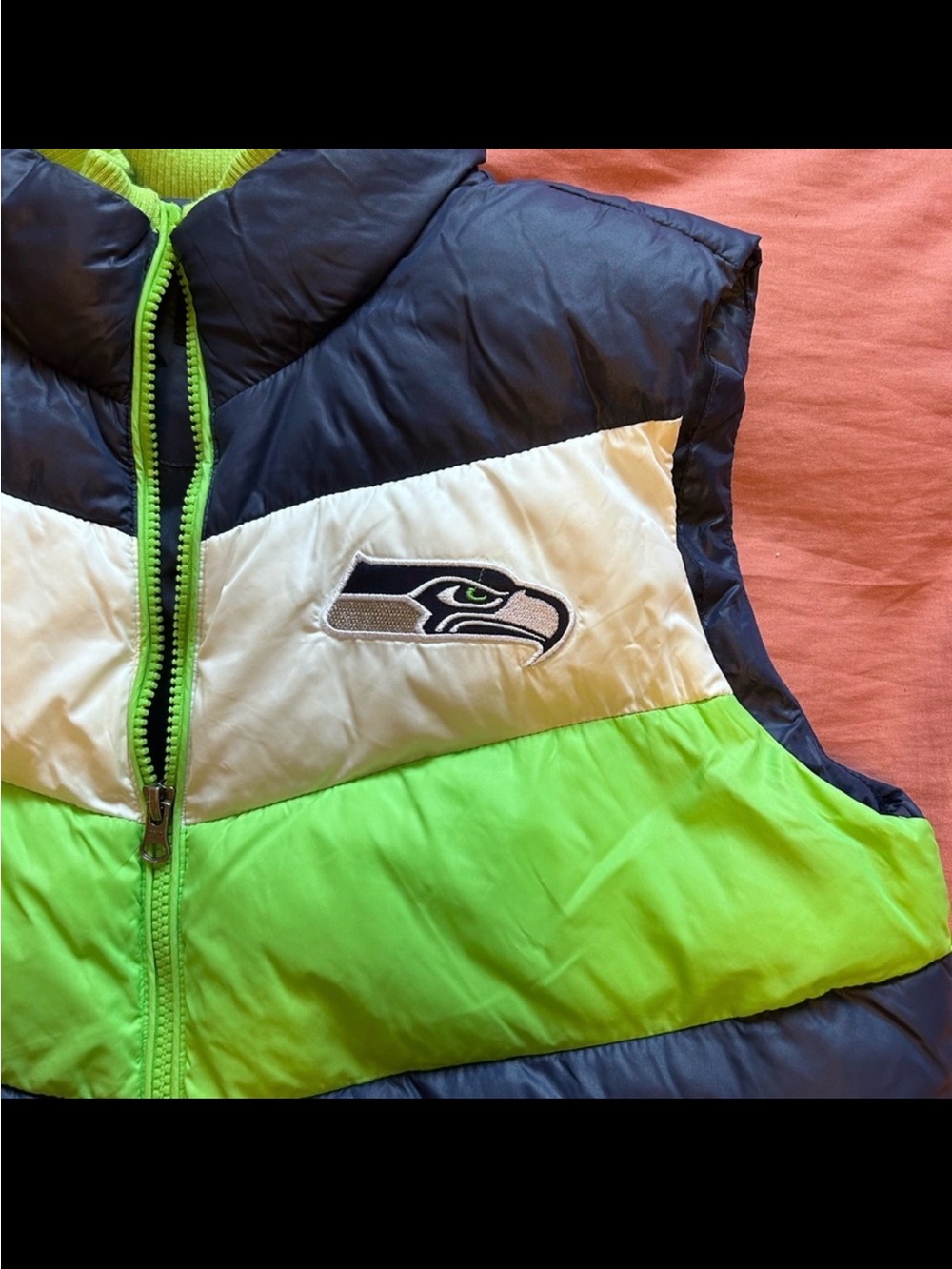 Seahawks women’s vest, men’s pullover, beanie & 2 Sbux ornaments - Picture 8 of 16